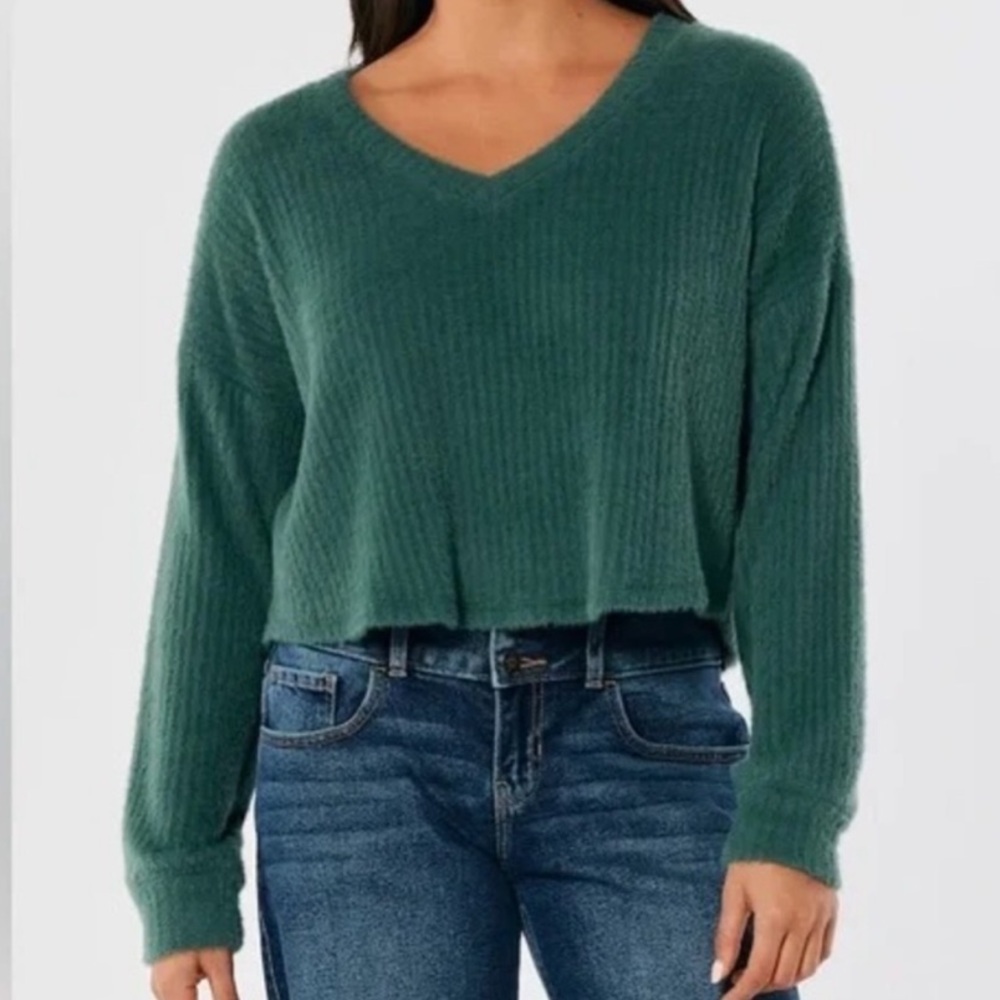 Hollister - V-Neck Ribbed Sweater